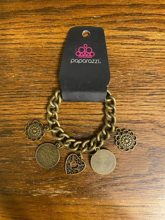 paparazzi Antique Gold Tone Floral & Heart Charm Bracelet - Picture 2 of 3